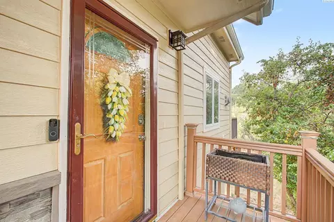 Entry Way - 510 NW State St, Pullman, WA 99163 photo 2 of 2