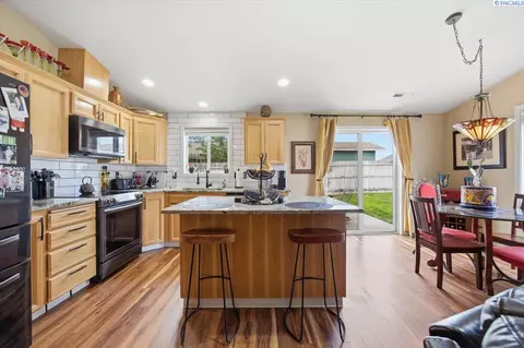 Kitchen - 5004 Arthur Ln, Pasco, WA 99301 photo 1 of 5