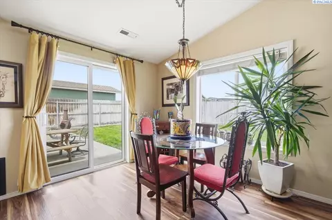 Dining - 5004 Arthur Ln, Pasco, WA 99301 photo 1 of 2