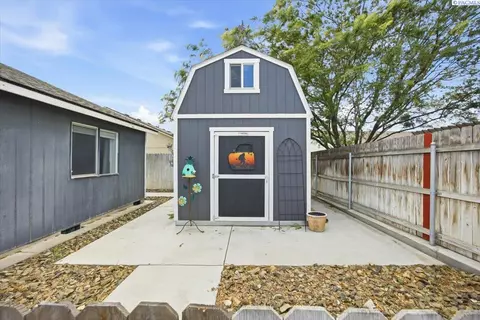Exterior - 5004 Arthur Ln, Pasco, WA 99301 photo 6 of 9
