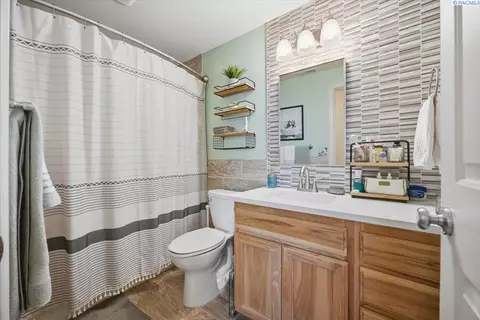Bath - 5004 Arthur Ln, Pasco, WA 99301 photo 1 of 2