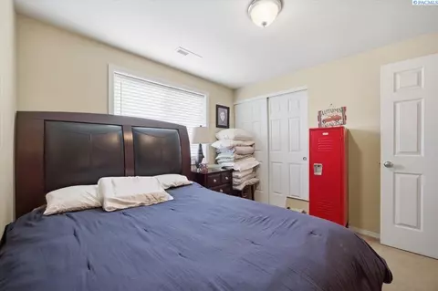 Bedroom - 5004 Arthur Ln, Pasco, WA 99301 photo 2 of 7
