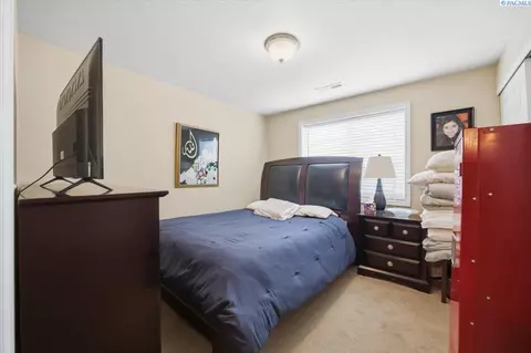 Bedroom - 5004 Arthur Ln, Pasco, WA 99301 photo 1 of 7