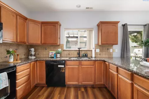 Kitchen - 4015 Twilight Ct, Pasco, WA 99301 photo 1 of 3