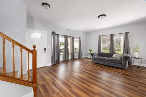 Living - 4015 Twilight Ct, Pasco, WA 99301 photo 2 of 2