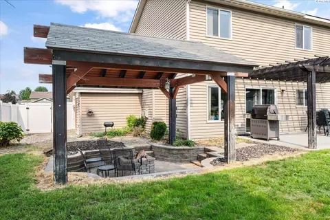 Exterior - 4015 Twilight Ct, Pasco, WA 99301 photo 5 of 11