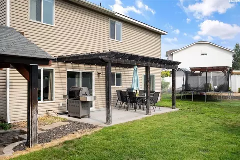 Exterior - 4015 Twilight Ct, Pasco, WA 99301 photo 8 of 11