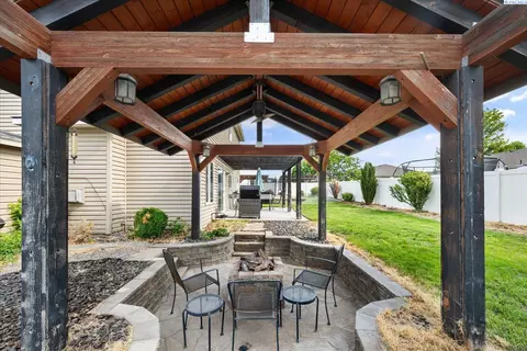 Exterior - 4015 Twilight Ct, Pasco, WA 99301 photo 6 of 11