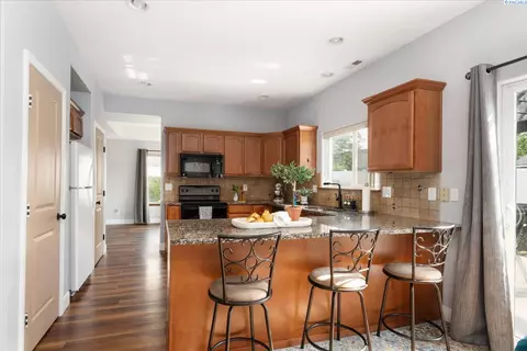 Kitchen - 4015 Twilight Ct, Pasco, WA 99301 photo 3 of 3