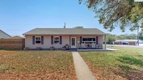 614 Basswood Ave, Richland, WA 99352