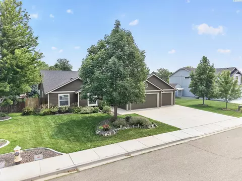 3544 Kristin Dr, West Richland, WA 99353
