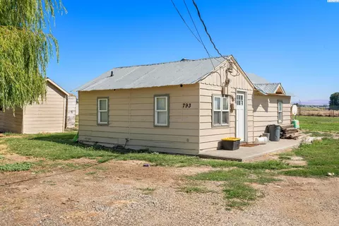 795 W Wine Country Rd, Prosser, WA 99350