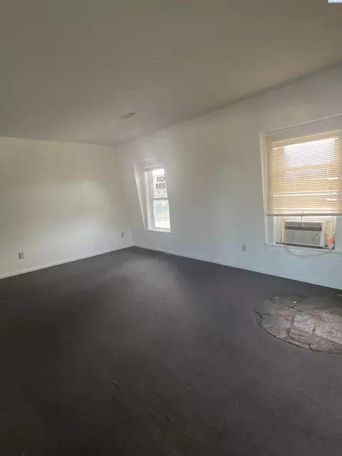 Living - 200 E 3rd St, Grandview, WA 98930 photo 3 of 3