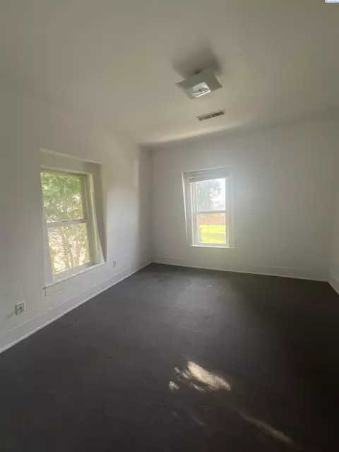 Bedroom - 200 E 3rd St, Grandview, WA 98930 photo 5 of 5