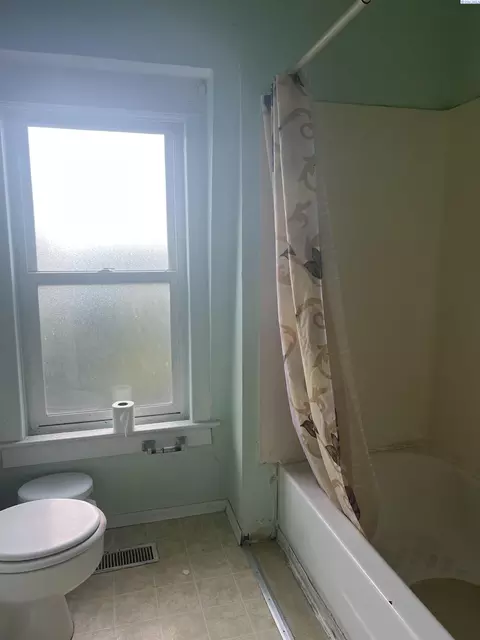 Bath - 200 E 3rd St, Grandview, WA 98930 photo 2 of 2