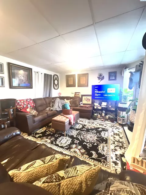 Living - 200 E 3rd St, Grandview, WA 98930 photo 1 of 3