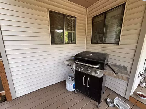 Exterior - 292 NW Sunrise Dr, Pullman, WA 99163 photo 6 of 9