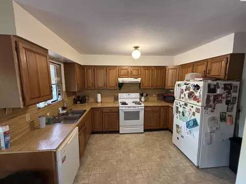 Kitchen - 292 NW Sunrise Dr, Pullman, WA 99163 photo 3 of 3