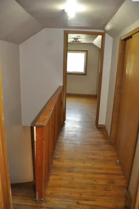 Entry Way - 105 E 7th St, Colfax, WA 99111 photo 3 of 4