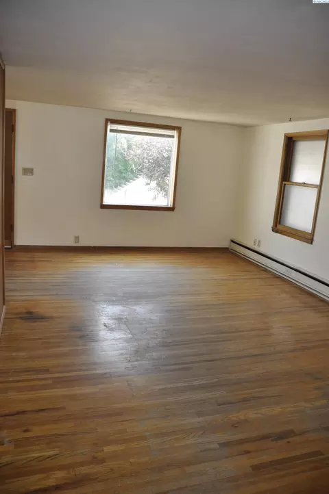 Living - 105 E 7th St, Colfax, WA 99111 photo 3 of 4