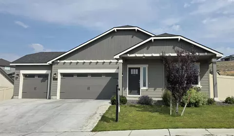 6824 W 27th Ave, Kennewick, WA 99338