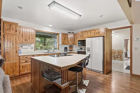 Kitchen - 3011 Birch Rd, Pasco, WA 99301 photo 3 of 4