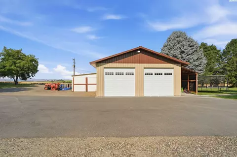 Exterior - 3011 Birch Rd, Pasco, WA 99301 photo 7 of 8