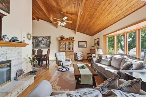 Living - 3011 Birch Rd, Pasco, WA 99301 photo 1 of 3