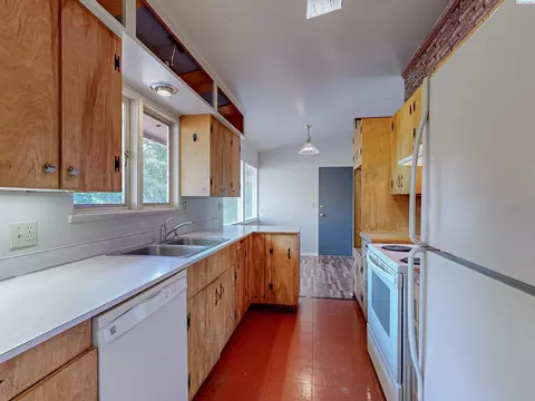 Kitchen - 1645 NE Lower Dr, Pullman, WA 99163 photo 3 of 3