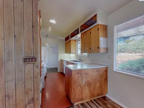 Kitchen - 1645 NE Lower Dr, Pullman, WA 99163 photo 1 of 3