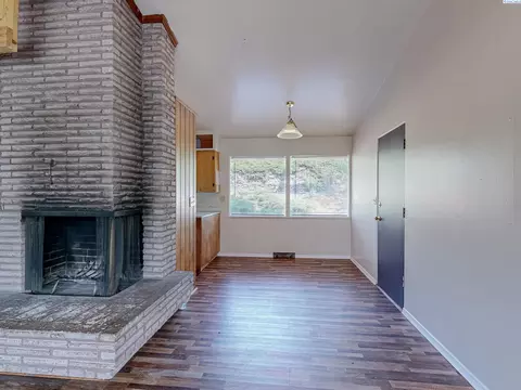 Living - 1645 NE Lower Dr, Pullman, WA 99163 photo 3 of 5