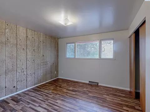 Bedroom - 1645 NE Lower Dr, Pullman, WA 99163 photo 1 of 6
