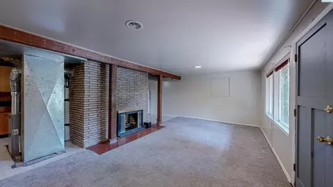 Living - 1645 NE Lower Dr, Pullman, WA 99163 photo 4 of 5