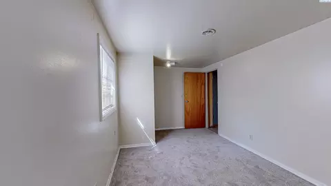 Bedroom - 1645 NE Lower Dr, Pullman, WA 99163 photo 5 of 6