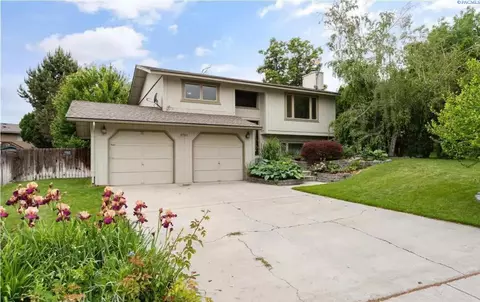 1701 Goldfinch, West Richland, WA 99353