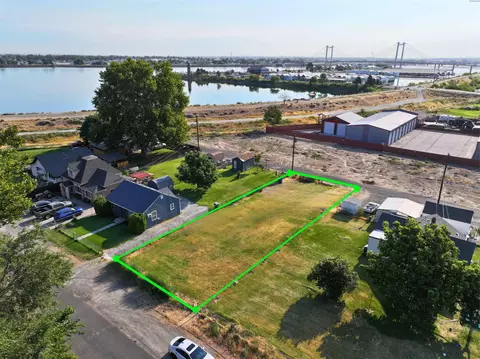 512 N Cascade St, Kennewick, WA 99336