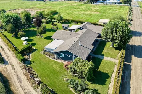 400 Dayton Rd, Grandview, WA 98930