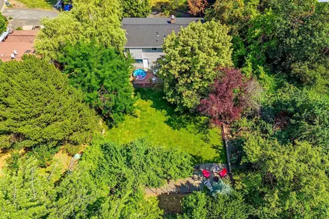 View/Area - 625 SE Highland Way, Pullman, WA 99163 photo 1 of 3