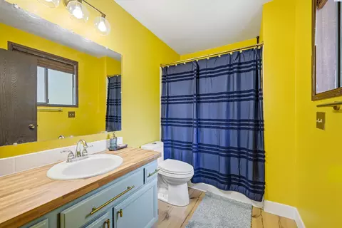 Bath - 625 SE Highland Way, Pullman, WA 99163 photo 1 of 3