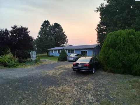 Exterior - 101 Canal Dr, Mesa, WA 99343 photo 2 of 16