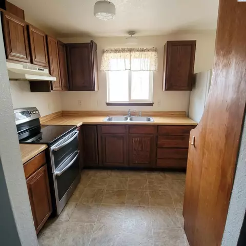 Kitchen - 101 Canal Dr, Mesa, WA 99343 photo 1 of 1