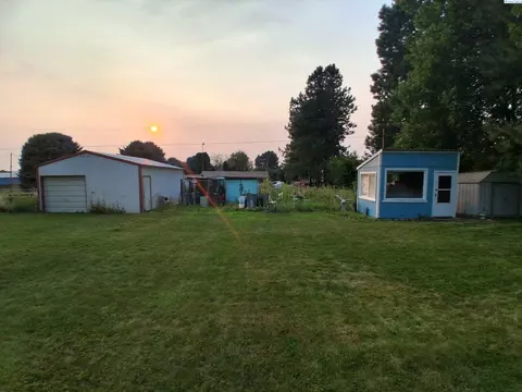 Exterior - 101 Canal Dr, Mesa, WA 99343 photo 6 of 16