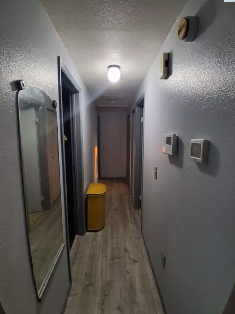 Entry Way - 101 Canal Dr, Mesa, WA 99343 photo 1 of 2