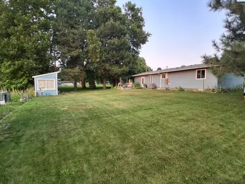 Exterior - 101 Canal Dr, Mesa, WA 99343 photo 4 of 16