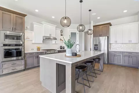 Kitchen - 2319 Skyview Loop, Richland, WA 99352 photo 3 of 7
