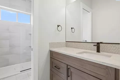 Bath - 2319 Skyview Loop, Richland, WA 99352 photo 1 of 7