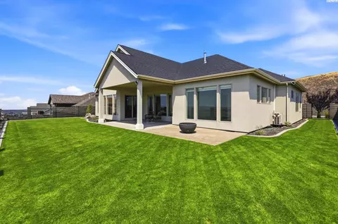 Exterior - 2319 Skyview Loop, Richland, WA 99352 photo 5 of 9