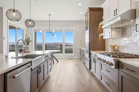Kitchen - 2319 Skyview Loop, Richland, WA 99352 photo 5 of 7