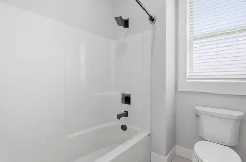 Bath - 2319 Skyview Loop, Richland, WA 99352 photo 4 of 7