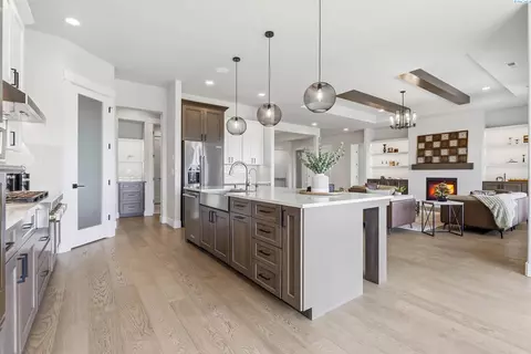 Kitchen - 2319 Skyview Loop, Richland, WA 99352 photo 4 of 7